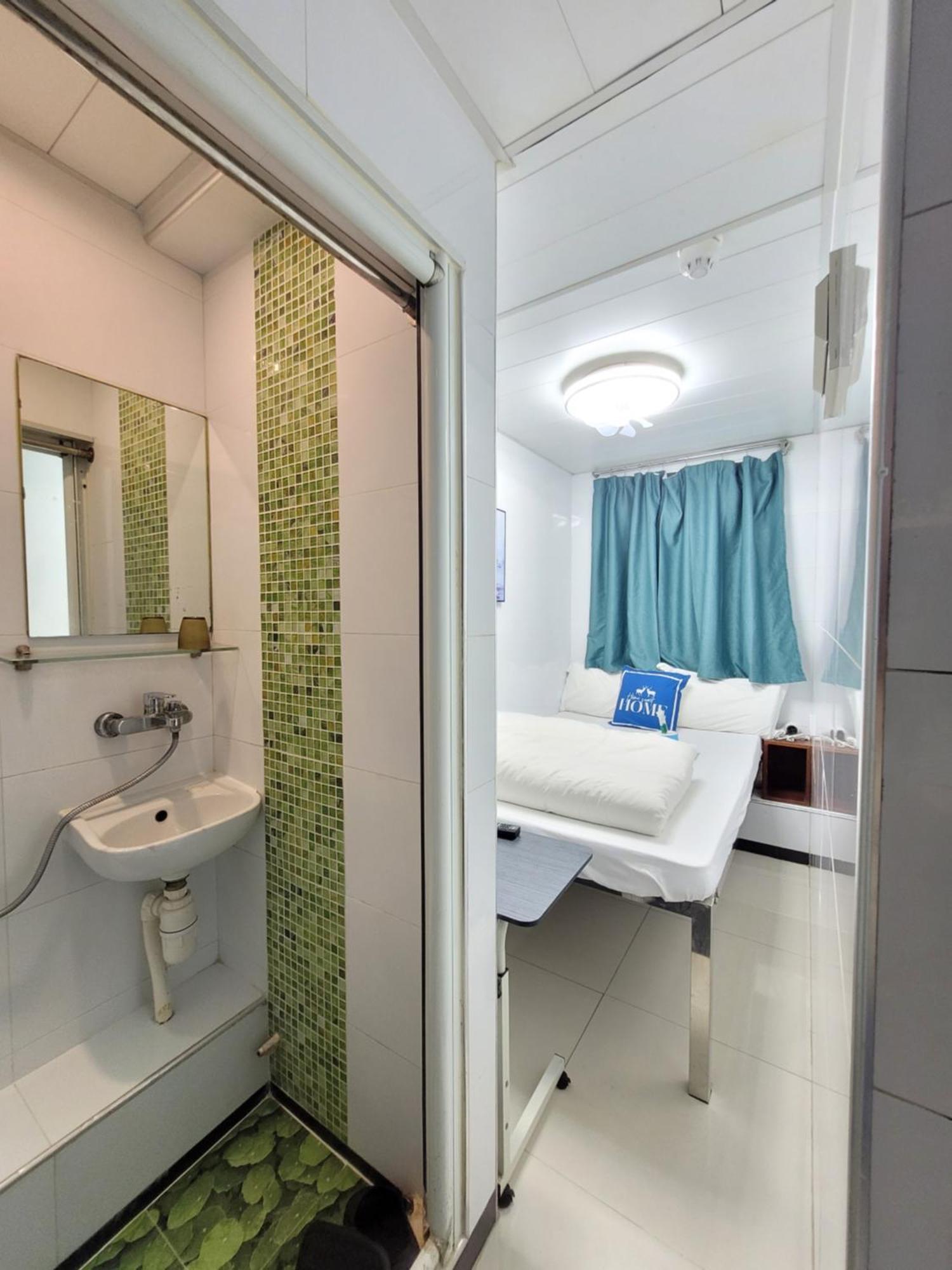 Apple Hostel Hong Kong Bagian luar foto